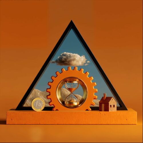 Composition conceptuelle avec un engrenage, un sablier, une pièce de monnaie et une petite maison devant un cadre triangulaire.