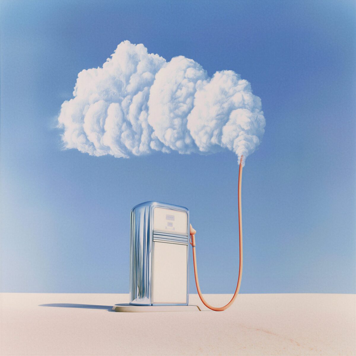 Une pompe à essence rétro installée dans un désert reliée à un nuage par son tuyau sous un ciel bleu.