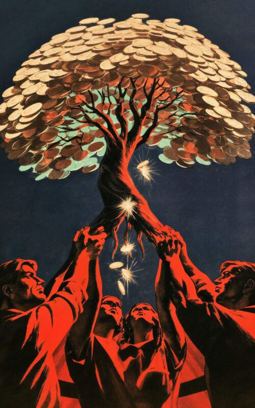 Quatre personnes soutiennent ensemble un arbre dont le feuillage est fait de pièces de monnaie.