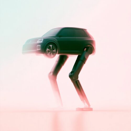 Voiture compacte sombre perchée sur deux longues jambes robotiques bioniques dans une brume rose.